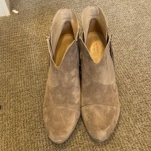 Rag and bone Harlow bootie in tan suede size 41, excellent condition!